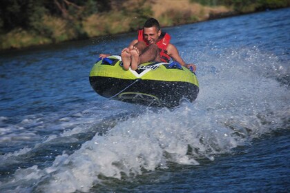 Pinhão: tour en lancha rápida por el río Duero con deportes acuáticos