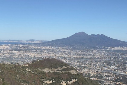 From Positano: Pompeii Vesuvius & Lunch All-inclusive