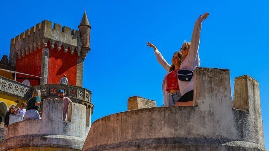 Lisbon: Sintra, Pena Palace, Nazaré & Fátima Small Group Tour