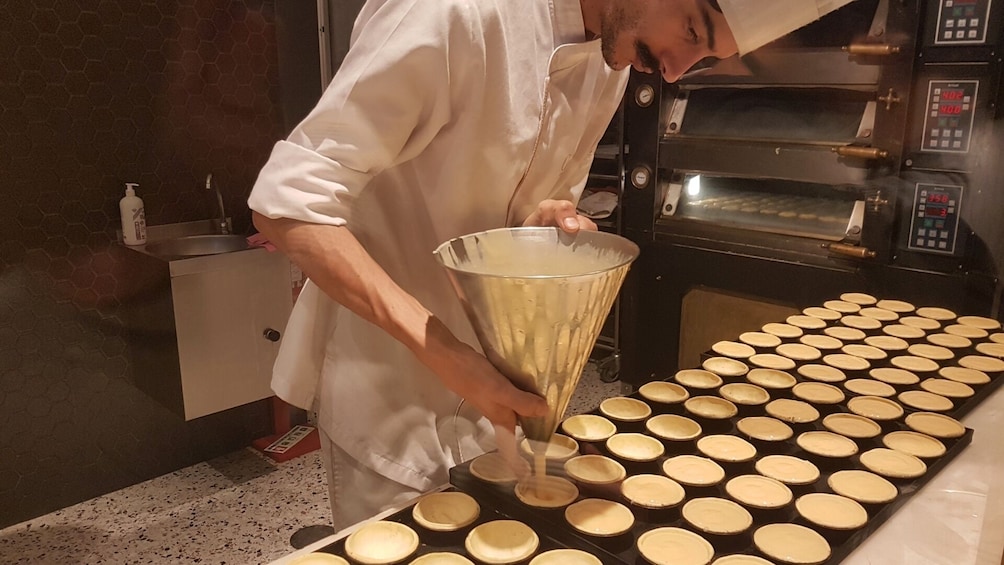 Porto Food Tour: 10 tastings, 5 Eateries