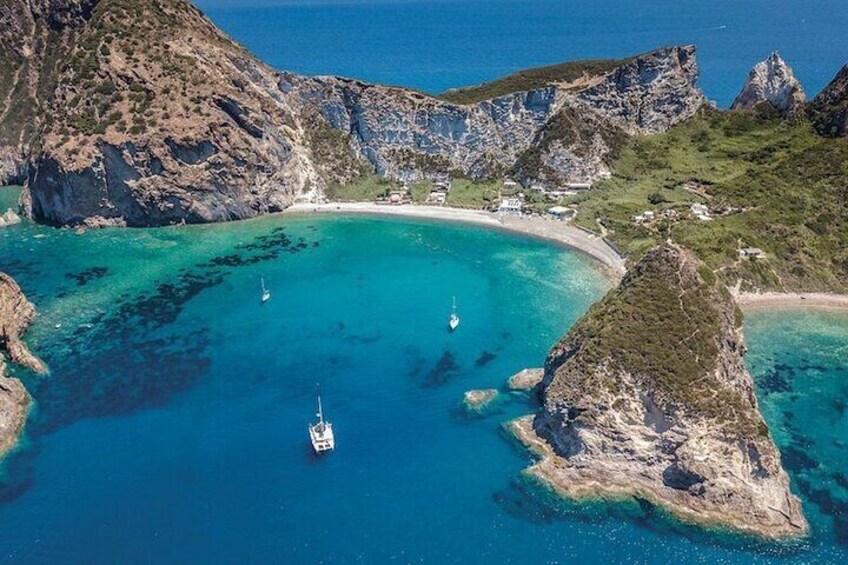 Ponza Private One Day Tour by Boat with Lunch and Aperitif