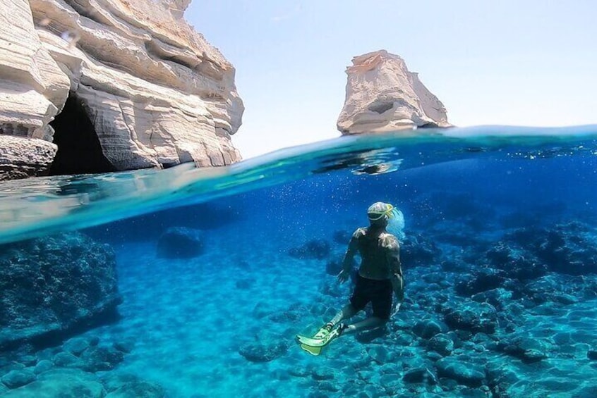 Private Boat Tour in Milos with Lunch