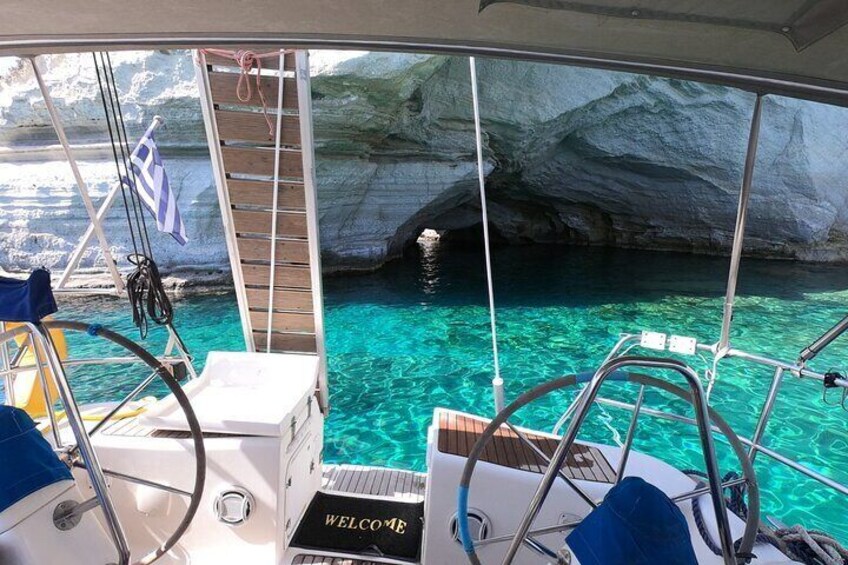 Private Boat Tour in Milos with Lunch