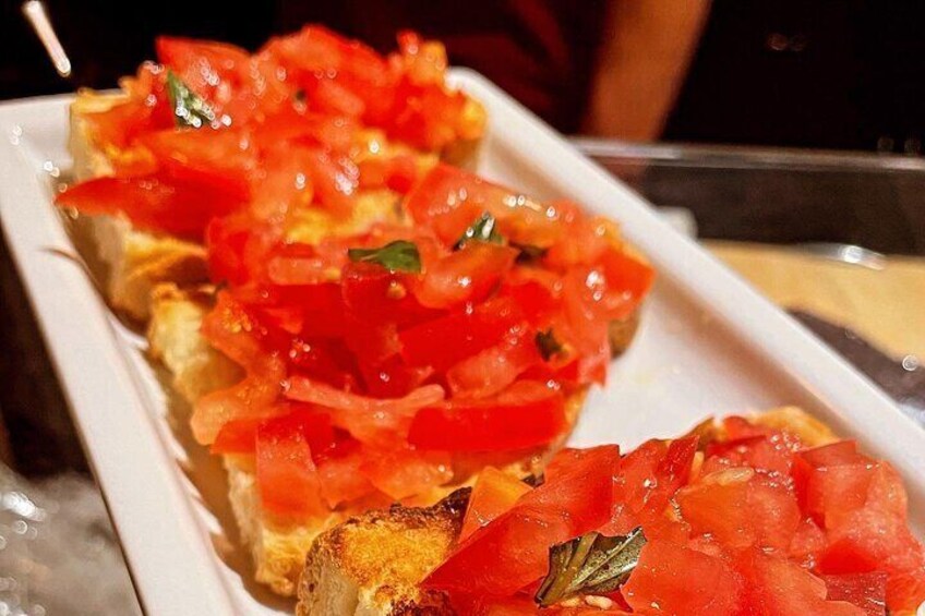 Three Types of Tuscany Wine Tasting with Local Appetizers