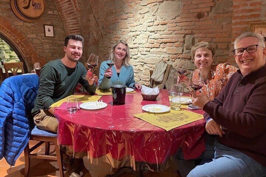 Three Types of Tuscany Wine Tasting with Local Appetizers