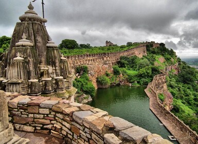 Udaipur: Chittorgarh sightseeing Tour by Car - All-inclusive