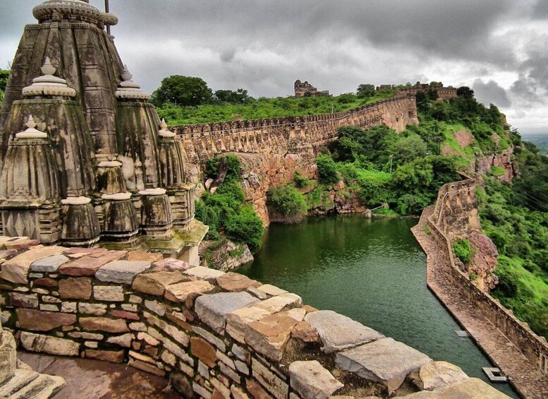 Udaipur: Chittorgarh sightseeing Tour by Car - All Inclusive