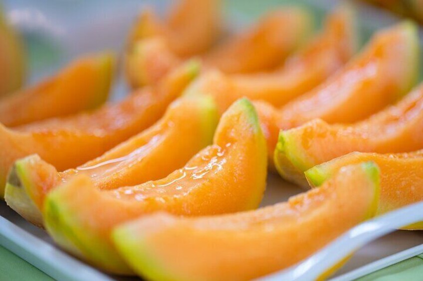 All-you-can-eat Yubari Melons & Farm Tomita with English Guide