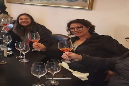  半日プライベート ワインと伝統的なタイル作りツアー