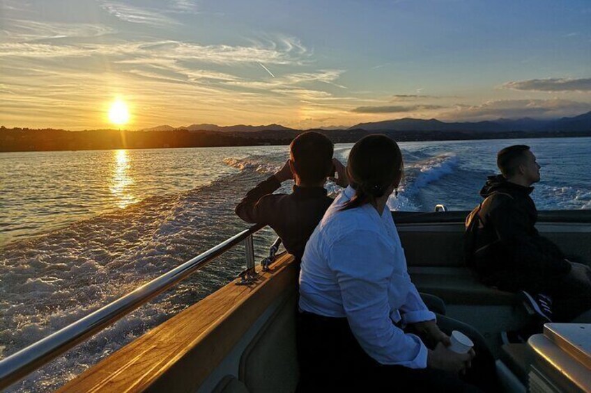 Desenzano Sunset Walking and Boat Tour with a Drink On Board