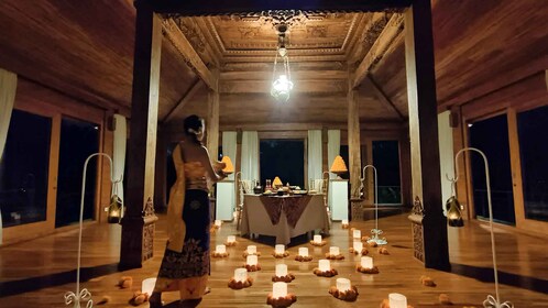 Ubud: Balinese Royal Dinner with Tropical Forest Views