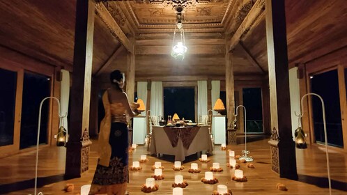 Ubud: Balinese Royal Dinner with Tropical Forest Views