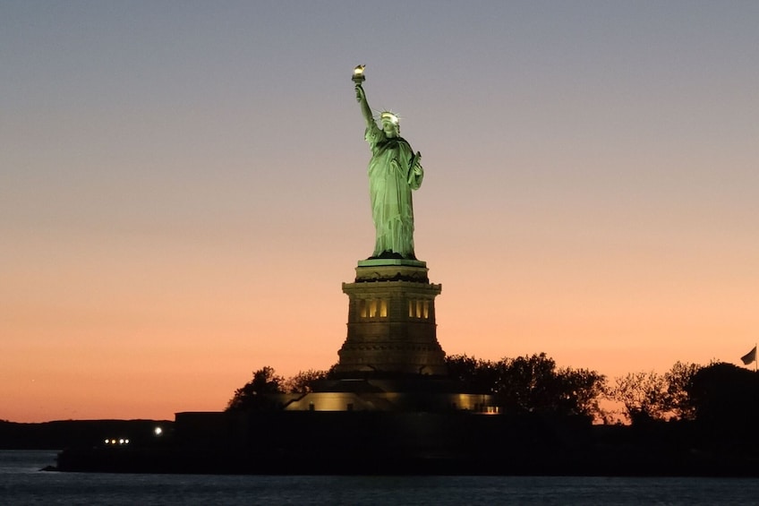 Harbor Lights Night Cruise: Statue of Liberty & Skyline Views