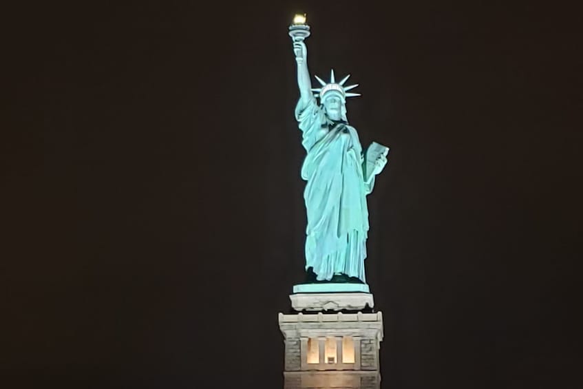 Harbor Lights Night Cruise: Statue of Liberty & Skyline Views