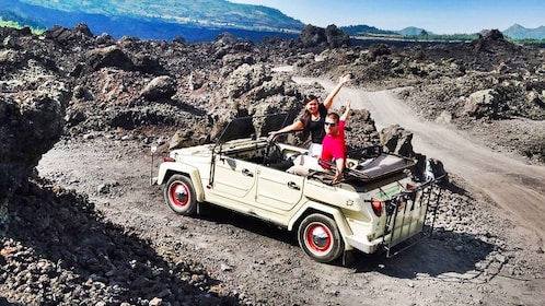 Mont Batur : safari privé en jeep Volkswagen sur le volcan