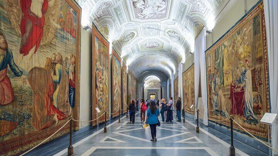 Vatican Museums and Rome's highlights private excursion