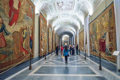 Vatican Museums and Rome's highlights private excursion