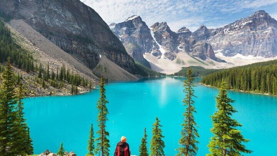 Moraine Lake-shuttle/tour from Canmore and Banff