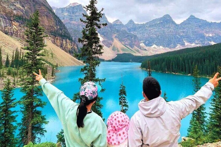 Moraine Lake shuttle-turquoise-family fun