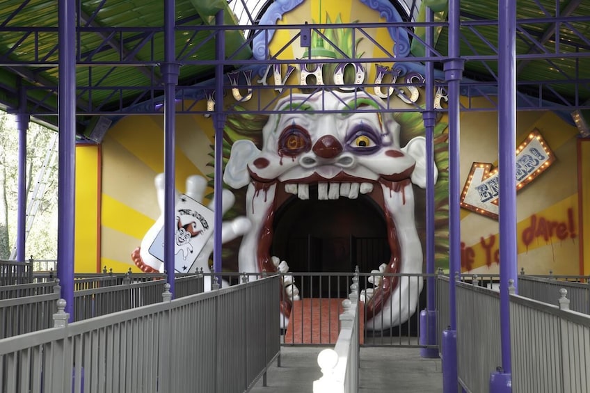 Visit Six Flags and Enjoy a Hop-on Hop-off Panoramic Tour of Mexico City