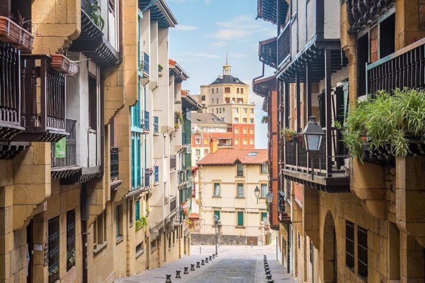 Saint-Jean-de-Luz and Hondarribia Private Tour from San Sebastian