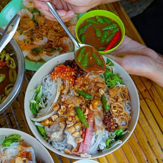 Vietnam : Da Nang Street Walking Food Tour