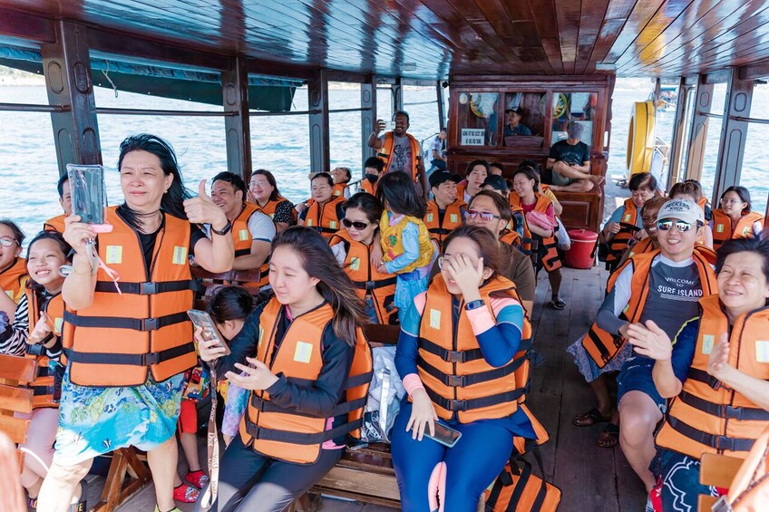 Vietnam : Snorkeling & Floating Party in Nha Trang