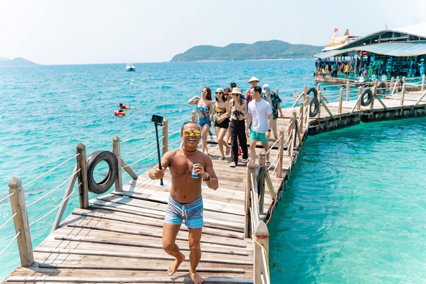 Vietnam : Snorkeling & Floating Party in Nha Trang
