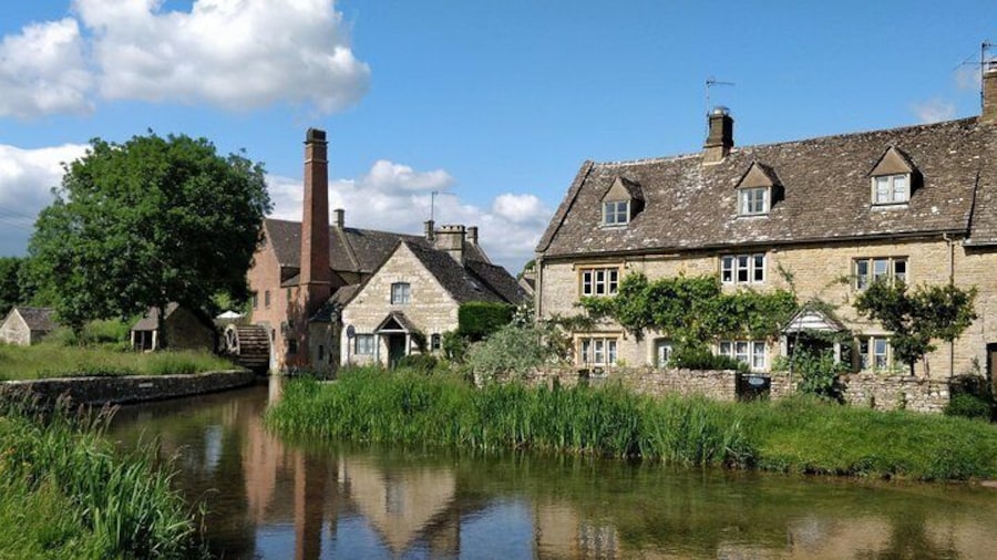 The Charming Cotswolds Private Black Taxi Tour from London