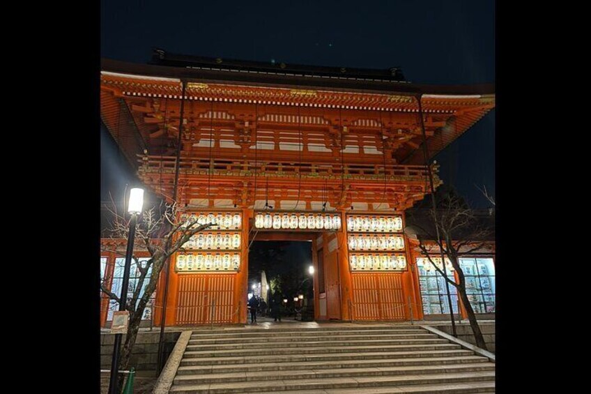 Yasaka Shrine（nighttime）