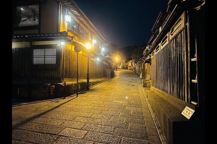 Sannen-zaka（nighttime）