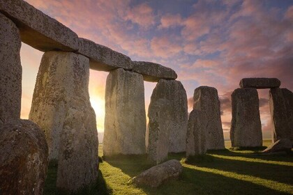 Private Day Tour from Bath to Stonehenge and The Cotswolds