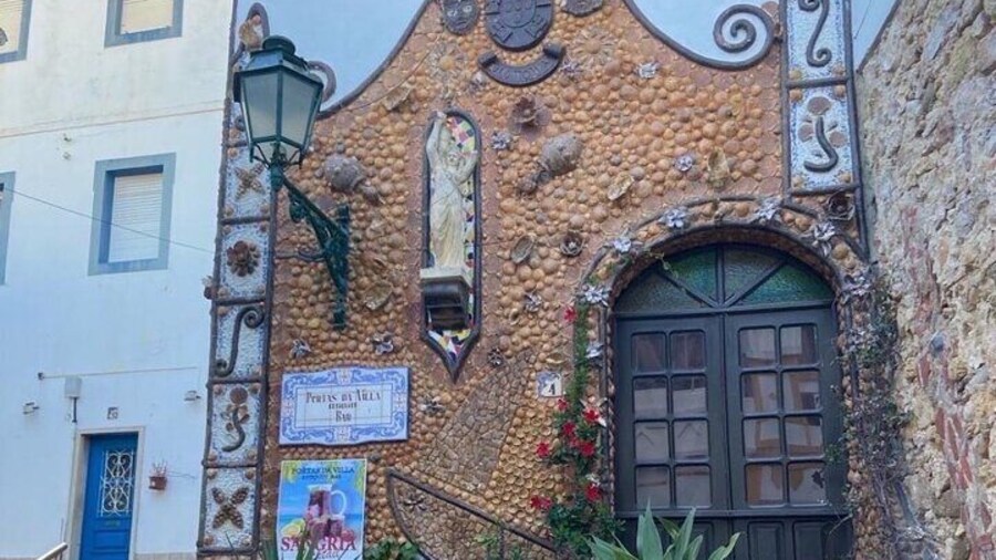 Albufeira History Walking Tour with Wine and Tapas