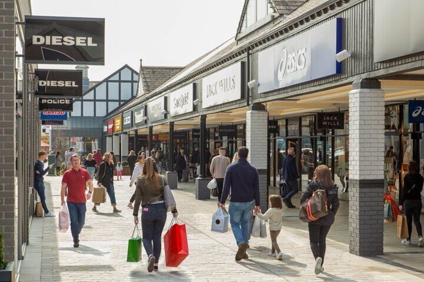 Private Shopping Tour from Manchester City to Outlet CheshireOaks
