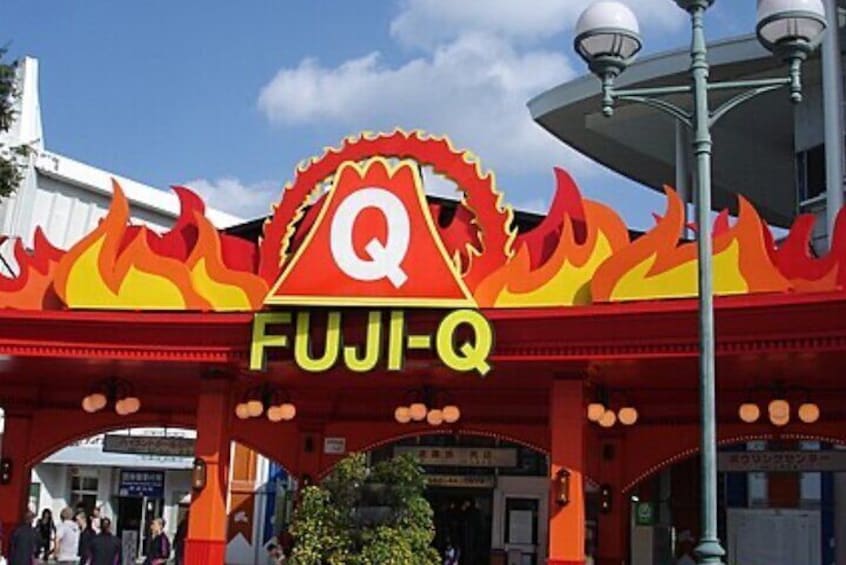 Fuji-Q Highland Amusement Park Private Tour with English Driver 