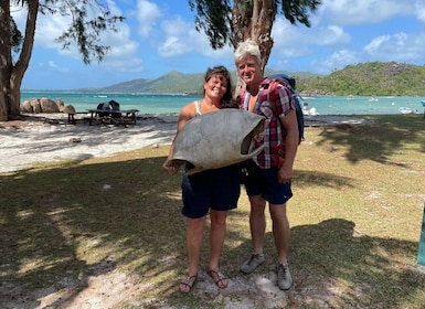 Praslin: excursión a la isla de Curieuse y San Pedro