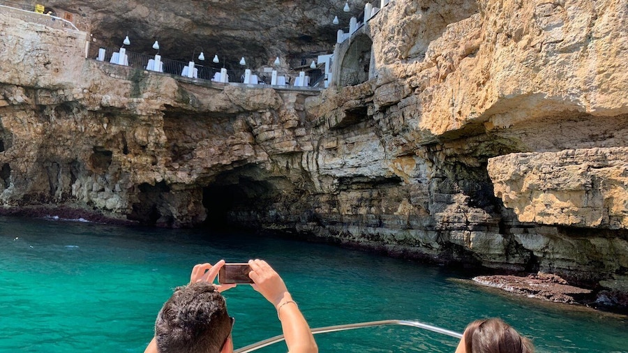 Polignano a Mare: Boat Cave Tour with Aperitif