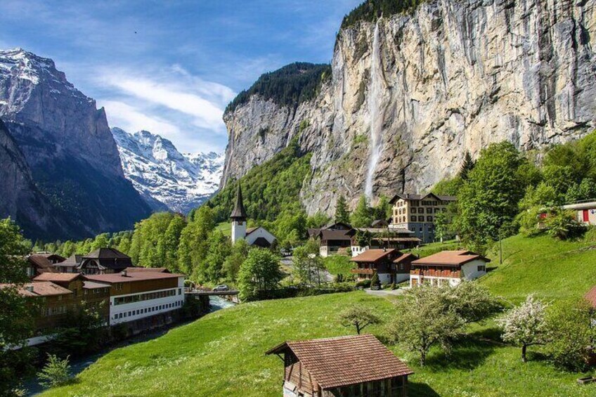 Discover Lauterbrunnen with CHEESE & CHOCOLATE