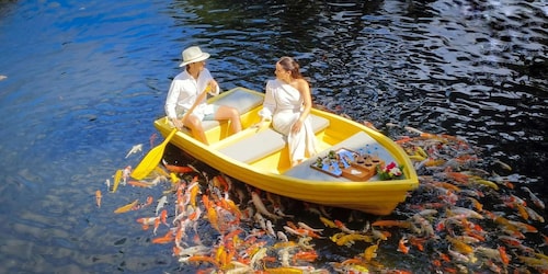 Ubud: Private Romantic Photo Cruise with Food and Drinks