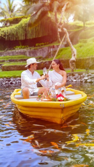 Picture 2 for Activity Ubud: Romantic Photo Moments on a Boat