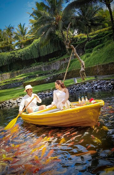 Picture 3 for Activity Ubud: Romantic Photo Moments on a Boat