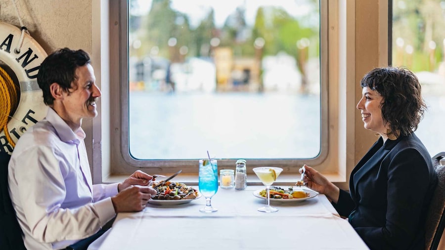 Portland: Willamette River 2.5-hour Dinner Cruise
