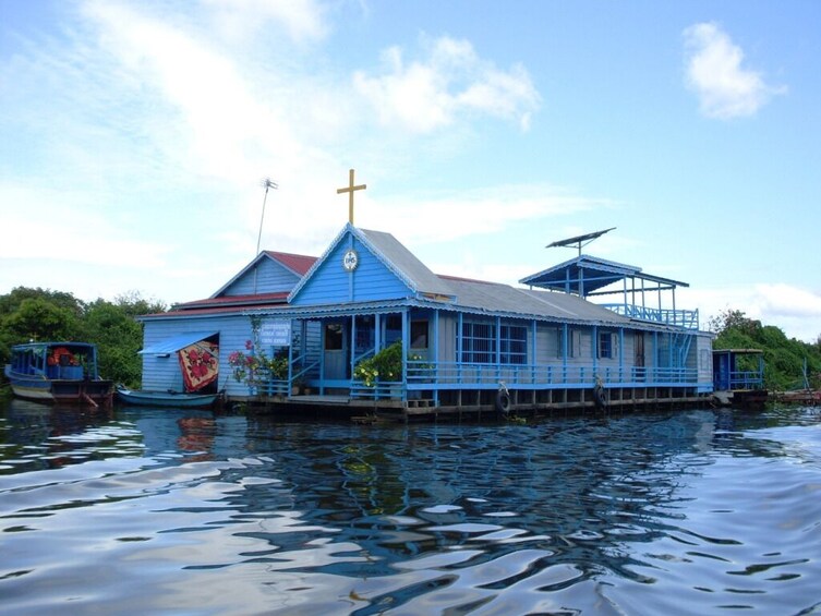 Cambodia: Half-day tour at Tonle Sap with Free local Foot Reflexology