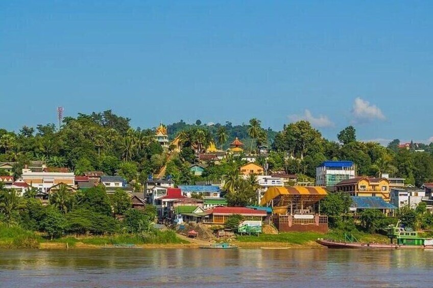 From Chiang Rai Luxury Boat Cruise to Luang Prabang 3 Day 2 Night