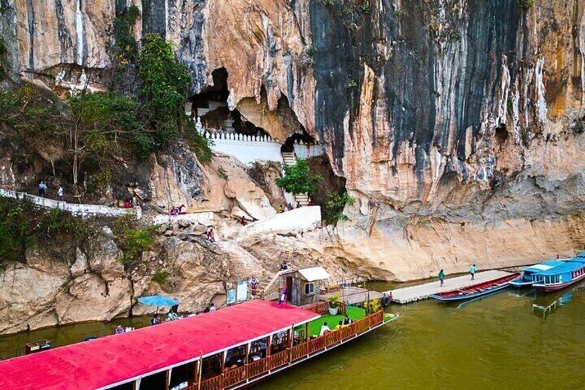 From Chiang Rai Luxury Boat Cruise to Luang Prabang 2 Day 1 Night