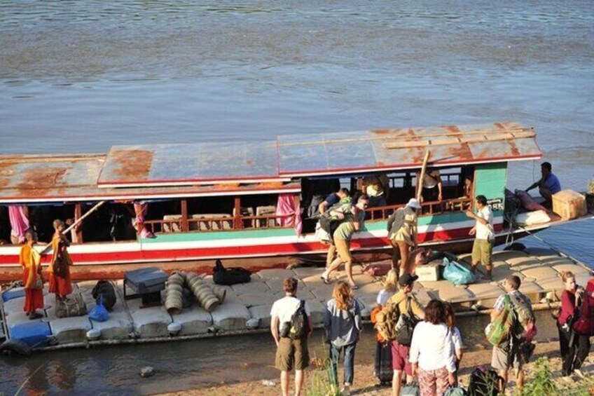 From Chiang Rai Luxury Boat Cruise to Luang Prabang 2 Day 1 Night