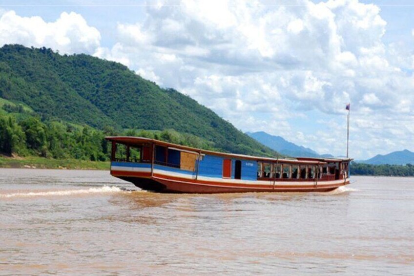 From Chiang Rai Luxury Boat Cruise to Luang Prabang 2 Day 1 Night