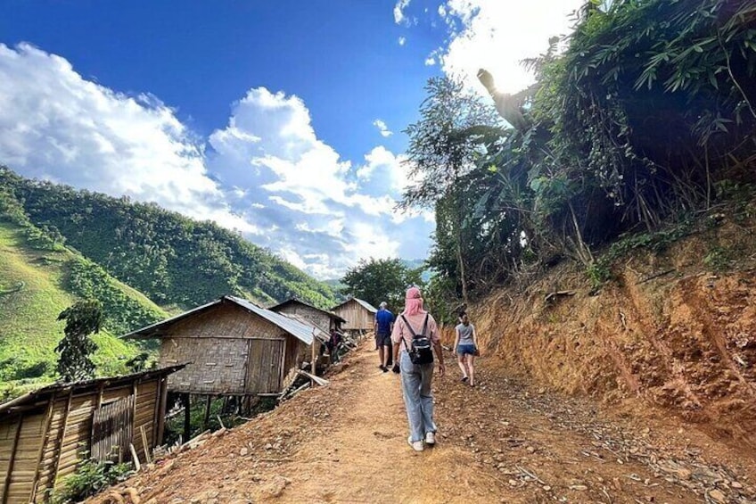 From Chiang Rai Luxury Boat Cruise to Luang Prabang 2 Day 1 Night