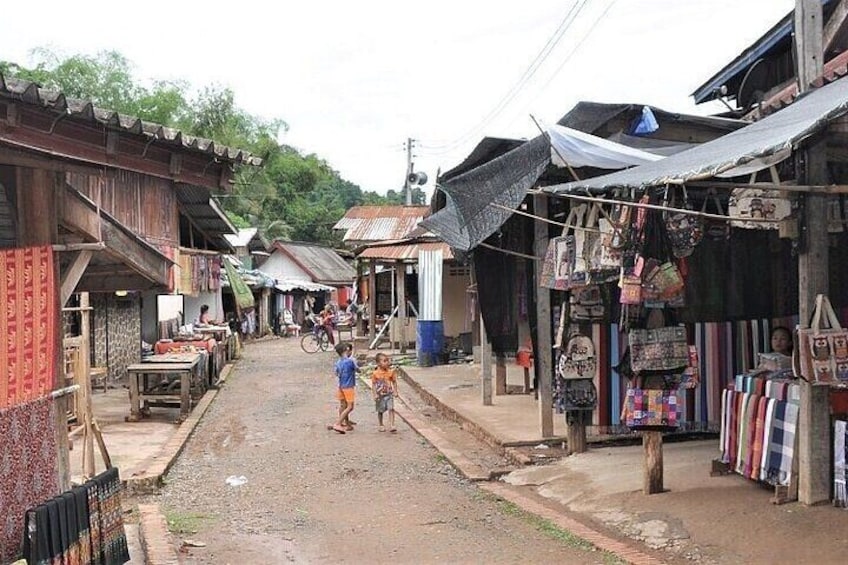 From Chiang Rai Luxury Boat Cruise to Luang Prabang 3 Day 2 Night