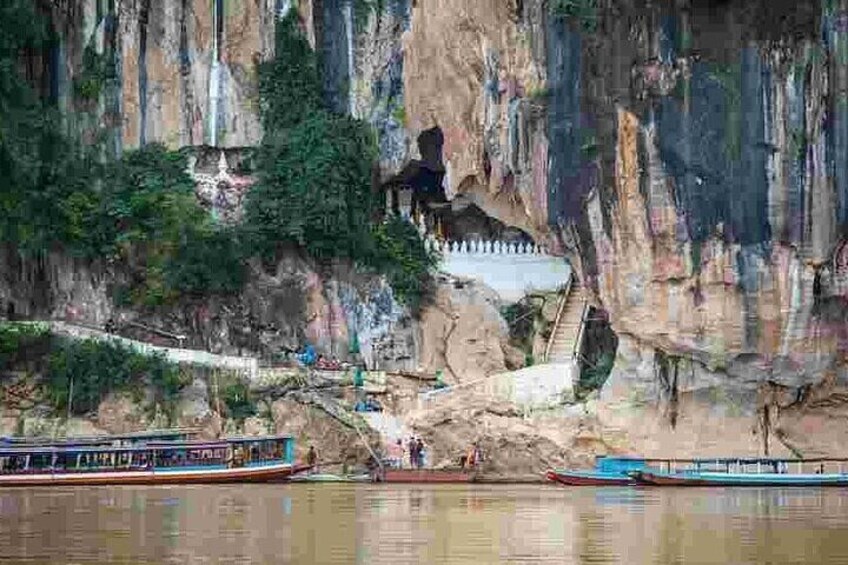 From Chiang Rai Luxury Boat Cruise to Luang Prabang 3 Day 2 Night